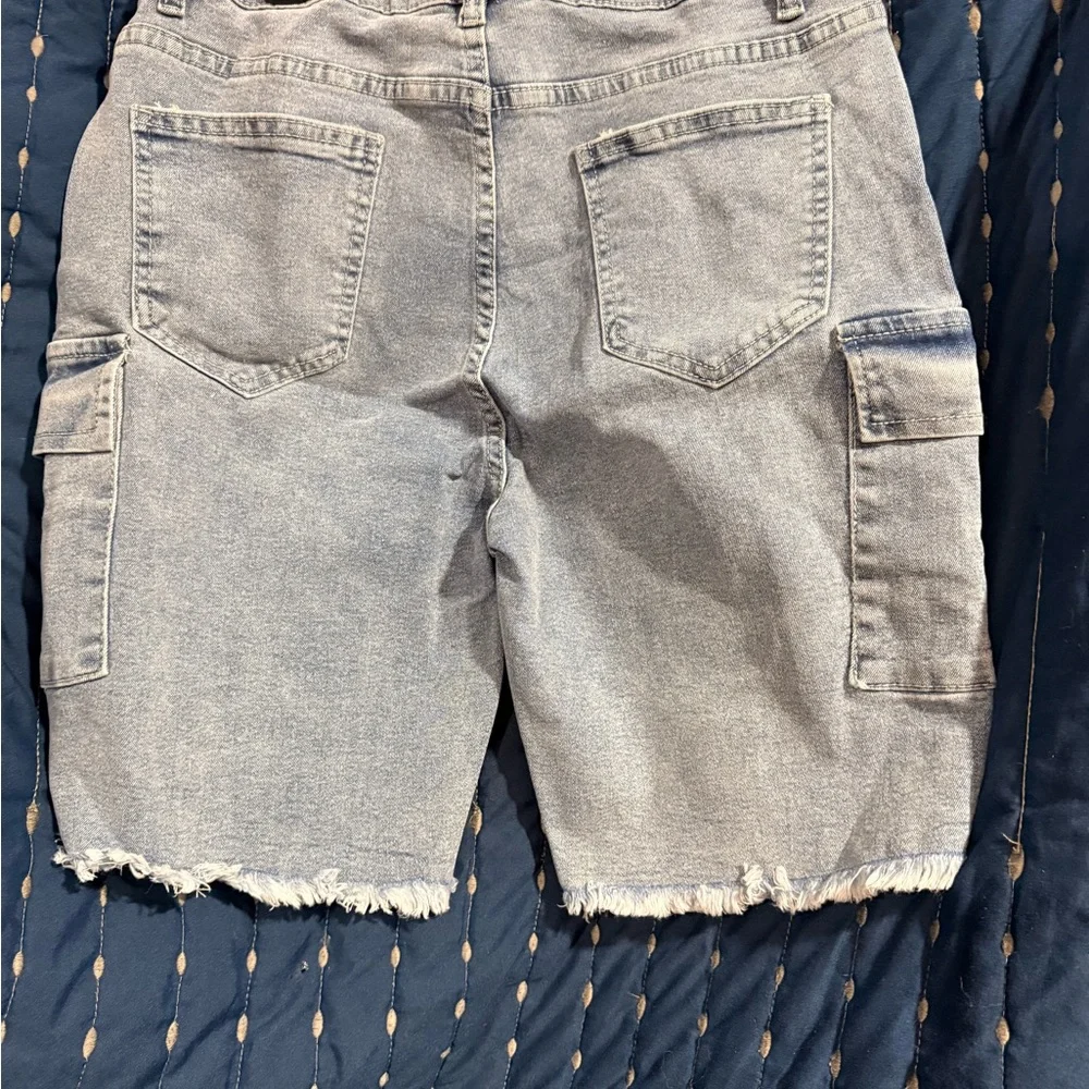 Men's Gray Cargo Shorts - Picture 2 of 2